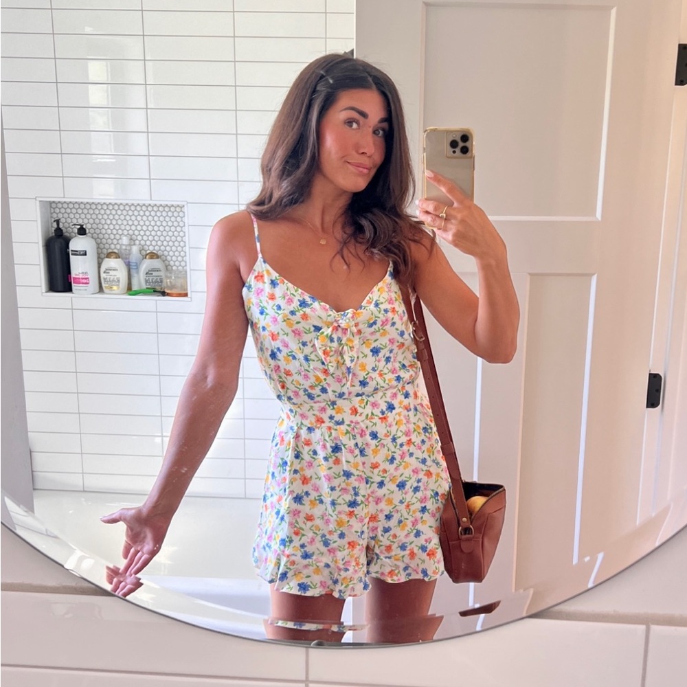 SEZANE Floral Dory Jumpsuit/Romper in Pastel Mini
Flowers US size 6 - Picture 5 of 5